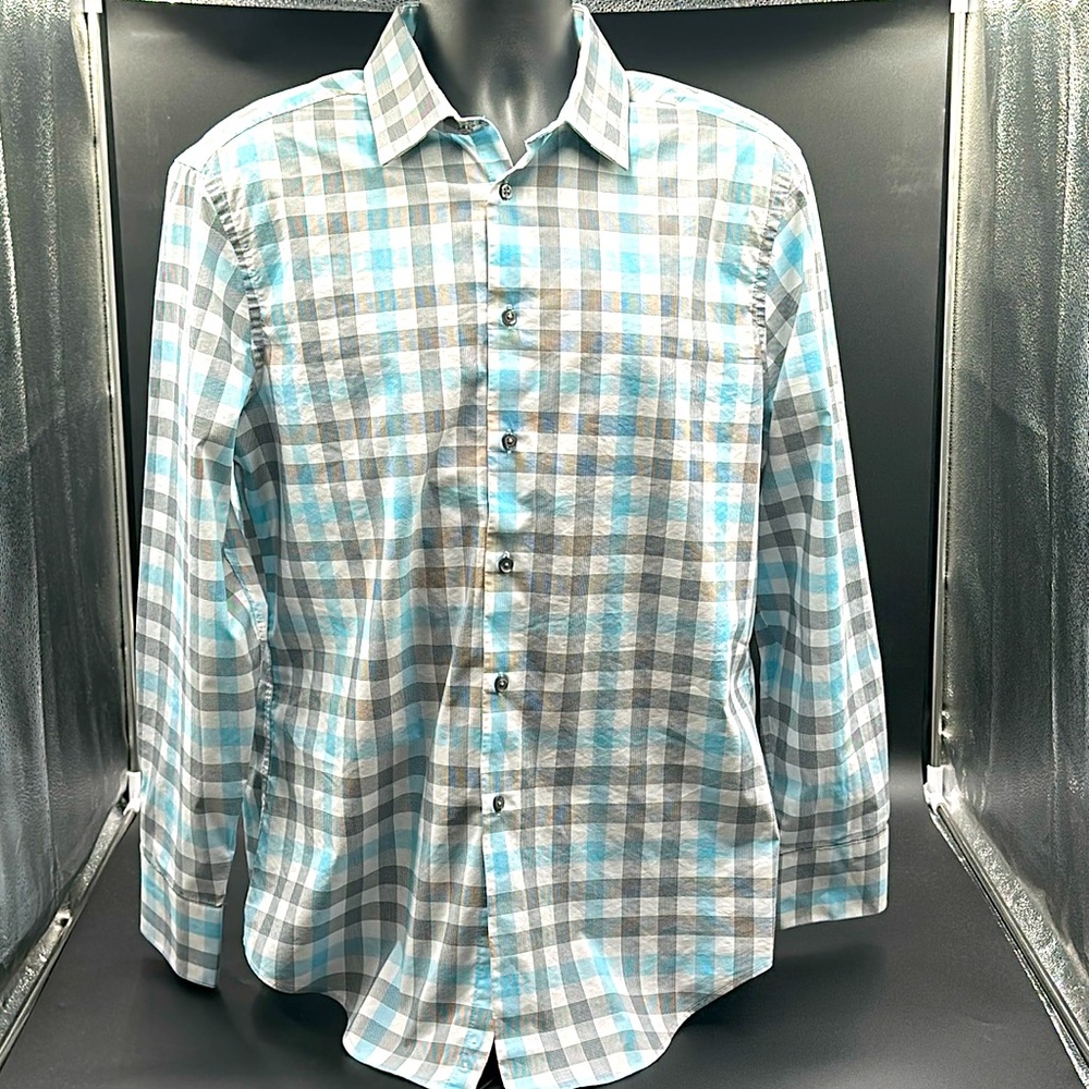Madison slim fit button down. Size L. Men. Plaid. Excellent Condition!!